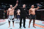 Багата победи бразилец при завръщането си в UFC 