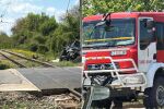 Бързият влак Бургас - София помете автомобил до гара Сахране, мъж е починал (СНИМКИ)