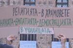 Религията в училище: Родителски протест срещу новия задължителен час