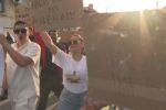 Протест в Бяла Слатина: Хора блокират улици след агресията от възрастни към деца в училище