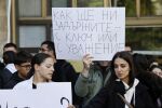 Протест на студенти и медици: Искат достойни възнаграждения