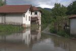 След като река Вит преля два пъти за 24 часа: За първи път от 20 г. изградиха дига 
