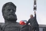 Паметникът на Христо Ботев се завърна отново във Враца