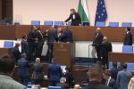„Коленопреклонно лижеше подметките на Путин“: Отново напрежение между „Възраждане“ и Манол Пейков (ВИДЕО)