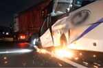Един от спасителите на жестоката катастрофа между тир и автобус: Много кръв, писъци, разлети нафта, масла