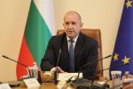 Радев се среща с бизнеса, синдикатите и регулаторите за овладяване на цените. Депутатите гласуват промените