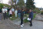 „Само детски БТР може да мине оттук“: Жители на Владая на протест заради разбити улици