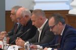 Пенсиите ще се увеличат, докато спорът за новите регулации продължава