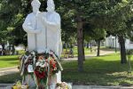 Нов духовен символ в Поморие: Триметров мраморен паметник на Кирил и Методий (СНИМКИ)