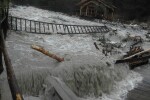 Бедствено положение в Банско, реката преля и отнесе два моста (СНИМКИ И ВИДЕО)