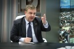 Красимир Каракачанов: Прескачащите оградата мигранти щях да върна с два шамара