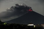 Десетки българи остават блокирани в Бали заради вулкана