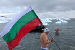 Петър Стойчев развя българското знаме в ледените води на Антарктида 