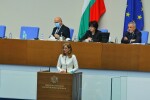 Темата „Скопие“ в парламента: Захариева отговаря за обтегнатите двустранни отношения