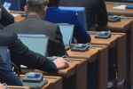 Парламентът отхвърли ветото на президента за изпращането на БТР-и в Украйна