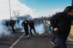 Сблъсъци и сълзотворен газ на фермерски протест в Гърция (СНИМКИ и ВИДЕО)