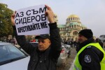 Парламентарният ден започна с два протеста пред НС