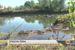 Незаконен добив на баластра заплашва да разруши дигата на река Чая