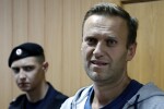 Две години в изолатор и 30-годишна присъда: Отново обвинения за Алексей Навални