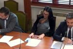 38 дни след раждането: Депутатка отиде с бебе в скута на заседание на комисия (ВИДЕО)
