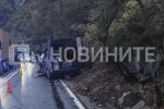 Катастрофа между камион и микробус в Кресненското дефиле, има загинал (СНИМКИ)