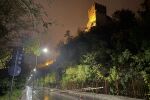 Огромна скала падна от крепостта Царевец и удари такси