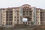 Държавата събаря хотела, построен върху река в наводнения курорт „Елените“