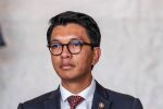 Президентът на Мадагаскар избяга от страната