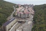 Държавата събаря „Негреско“ в „Елените“: Близо 200 собственици твърдят, че ще загубят апартаменти без вина