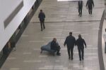 Мерки в моловете: Сървъри могат да подават сигнали за вадене на оръжие, паднал човек, лутане на хора