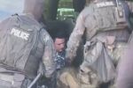 Водят към ареста 25-годишния мъж, застрелял с пушка майка си, сестра си и леля си (ВИДЕО)