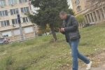 Мъж заговаря момичета в София и си сваля панталоните пред тях