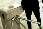 Спешни мерки срещу агресията в училищата: Ученици и учители в Бургас влизат с електронни чипове 