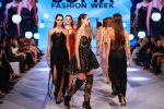 Sofia Fashion Week 2026 завърши с уникална Gala Night: Блясък, пера и флорални мотиви (ВИДЕО)