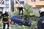 Двама души пострадаха при бурята във Враца (ВИДЕО И СНИМКИ)