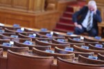 Парламентът спира редовните си заседания заради извънредното положение