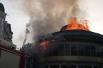 Пожар гори в центъра на Благоевград (ВИДЕО)