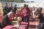 Голяма чест! Христо Стоичков връчва 