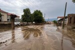 Бедствено положение в Карловско: Евакуираха с хеликоптер блокирани хора (ВИДЕО)