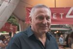 Еуфория в центъра на София: Опашка за автографи от писателя Георги Господинов