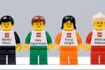 Визитните картички на Lego са направени от фигурки на служителите, но не за дълго