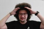 Фенът, чиято глава зависи от Манчестър Юнайтед... буквално (ВИДЕО)