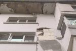 Живот в режим на „Незабавна евакуация“: Защо семейство все още стои в разцепения блок в „Хаджи Димитър“?