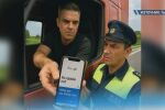 Роби Уилямс в камион, а до него инспектор от ДАИ: И шеги в социалните мрежи за абсурдната ситуация 