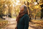Защо есенното слънце е „лекарство“, каквото лятното не е