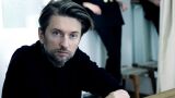 Тайните за успеха на Петър Петров, чиято рокля Моника Белучи облече за корица
