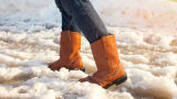 Как ефективно и лесно да почистим обувките от петна от сняг, сол и киша