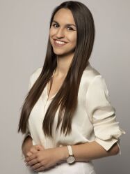 Стефани Боова