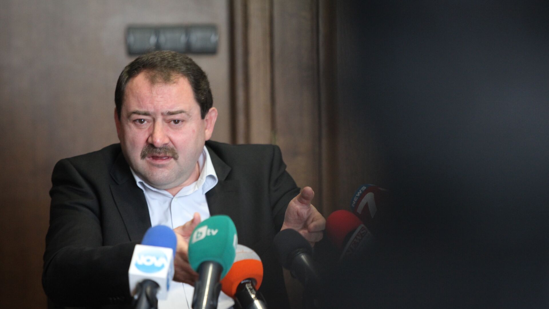 Веселин Пенгезов се обяви за жертва на Делян Пеевски