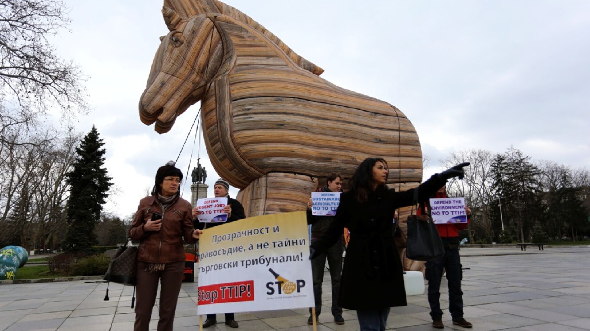 Троянски кон в центъра на София (ГАЛЕРИЯ)